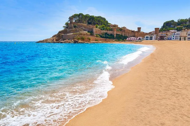 Co spakować na wakacje w Costa Brava: praktyczny przewodnik dla podróżników