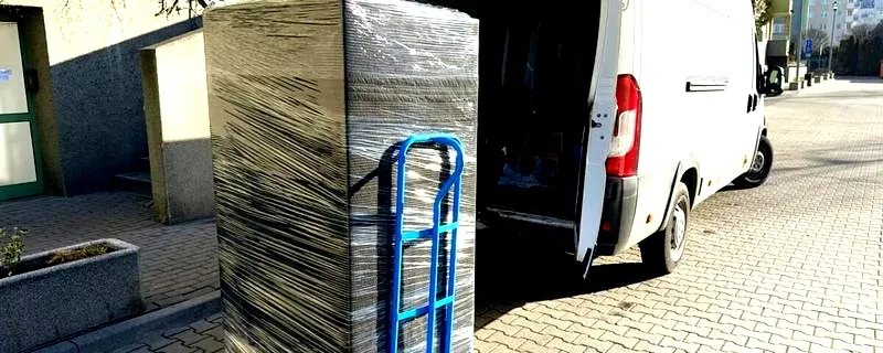Jak bezpiecznie przewieźć lodówkę w samochodzie? Praktyczne porady i wskazówki