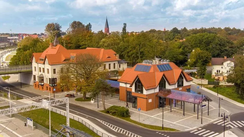 Jak bezproblemowo dojechać PKP z Warszawy do Ustki?