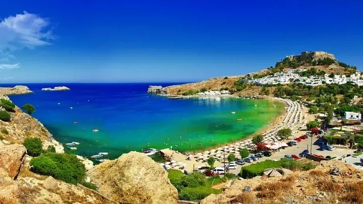 Jak długo trwa lot z Krakowa do Grecji? Sprawdź najlepsze opcje podróży!