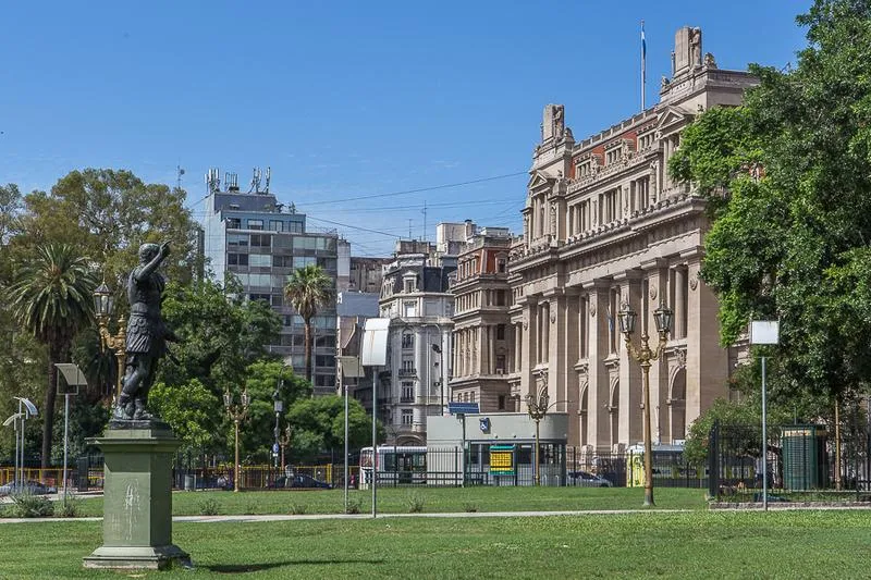 Jak długo trwa podróż samolotem z Paryża do Buenos Aires?