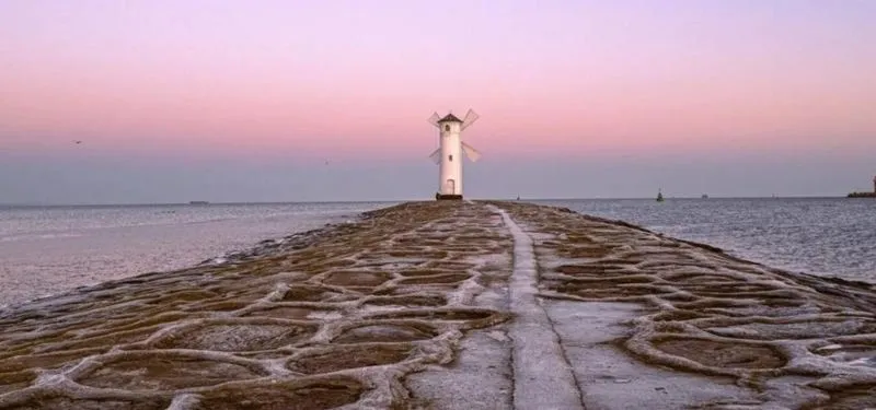 Jak wygodnie dojechać do Świnoujścia tunelem? Praktyczny przewodnik