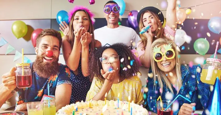 Niezapomniane atrakcje na 50 urodziny – jak zorganizować idealną imprezę?