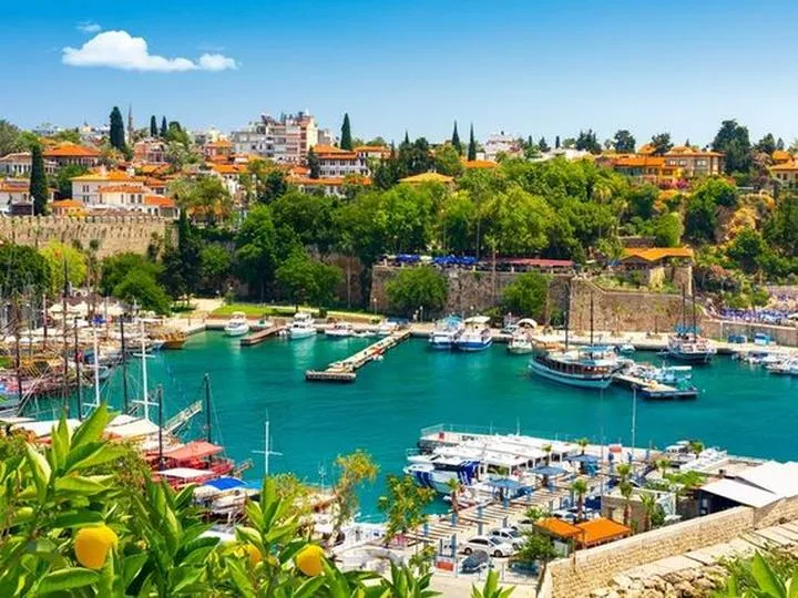 Czas lotu Warszawa Antalya