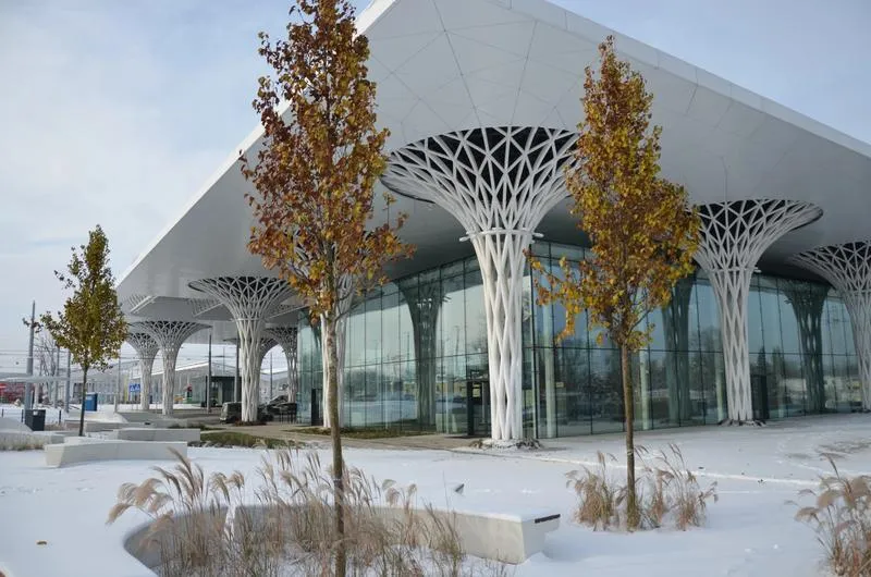 Trasy i parkingi przy dworcu PKP